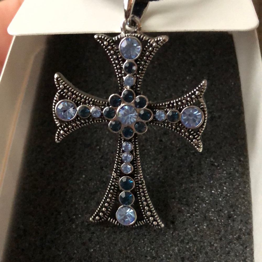 Lia Sophia cross pendant necklace